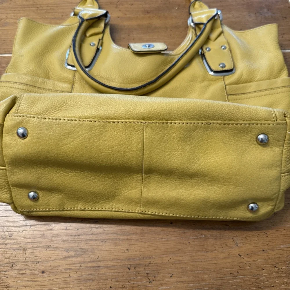 B. Makowsky Butter‎ Yellow Mustard Leather Shoulder Handbag
